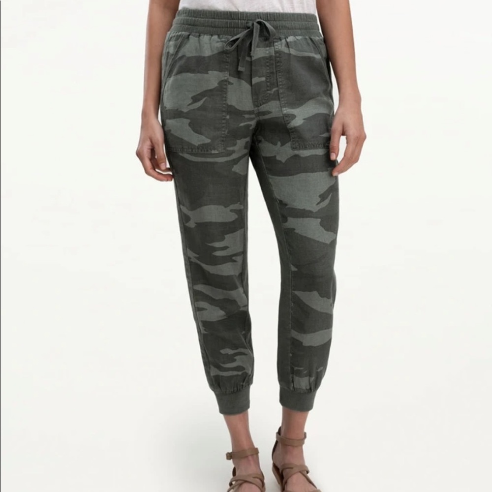 SPLENDID Classic Camouflage Jogger - SZ LARGE NWT